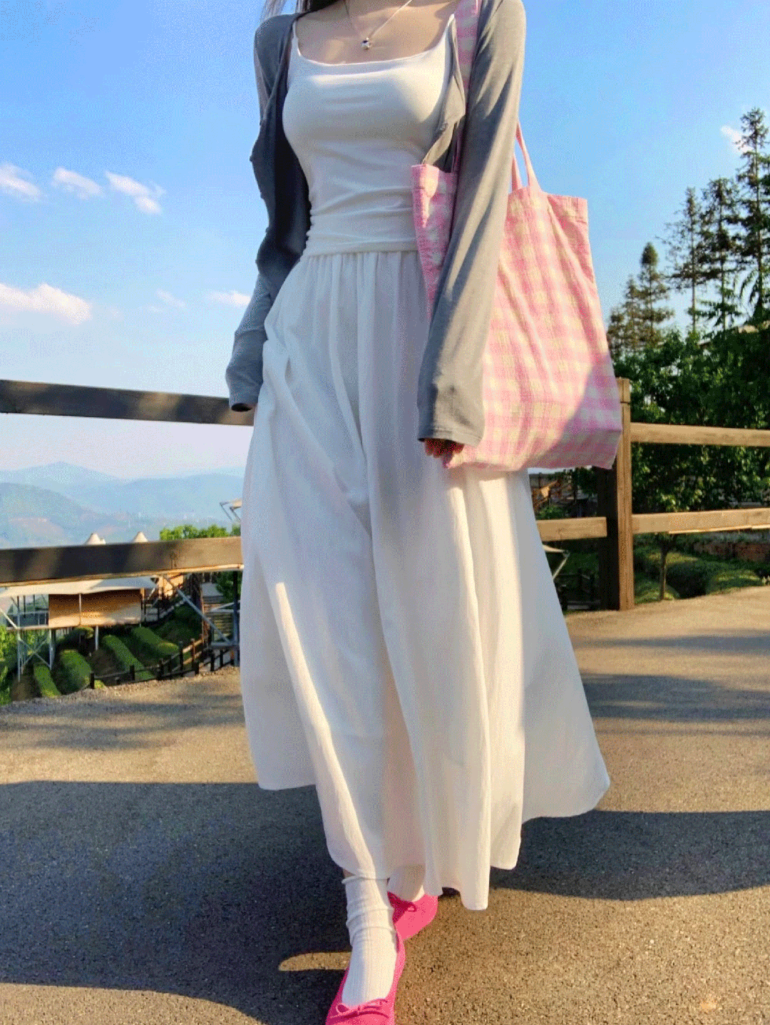 跳图2裙摆.gif