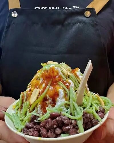 🔥 炎热天气，最需要这一碗！ 🥥【马六甲椰糖煎蕊】 浓郁椰奶+ 香甜椰糖+ 软糯红豆+ 清凉刨冰， 一口下去，冰爽又满足！😋 📍 来我们店，解锁属于马六甲的经典味道！