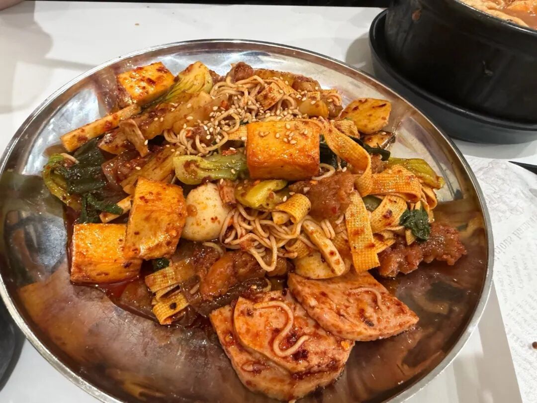 CA｜粉阿姐抚顺麻辣拌➕炸串Very东北...