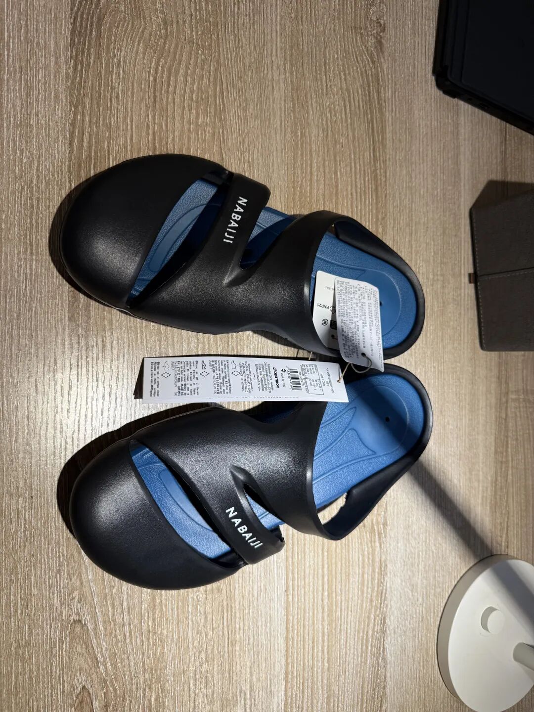 从知乎摸来的..拖鞋
