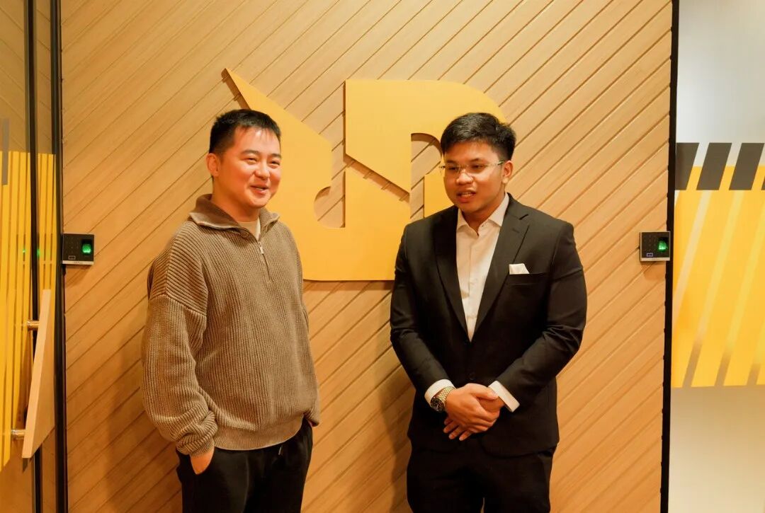 几个穿西装的人 AI 生成的内容可能不正确。