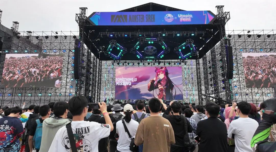 一群人站在建筑前 AI 生成的内容可能不正确。