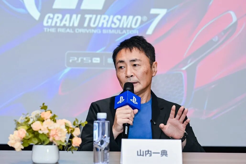 男人的照片上写着字 AI 生成的内容可能不正确。