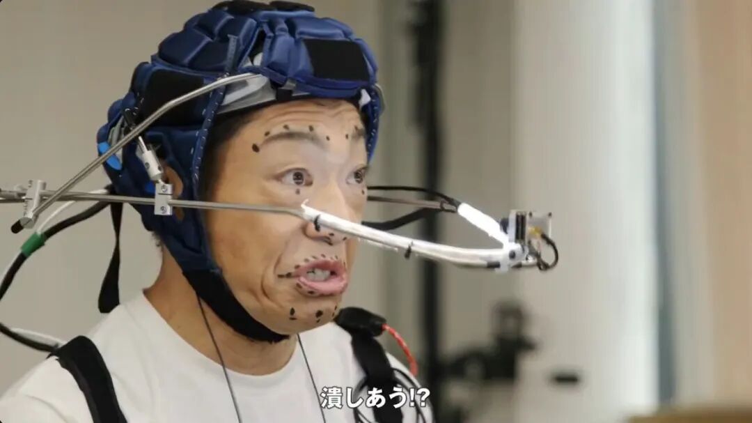 戴帽子的小孩在刷牙 AI 生成的内容可能不正确。