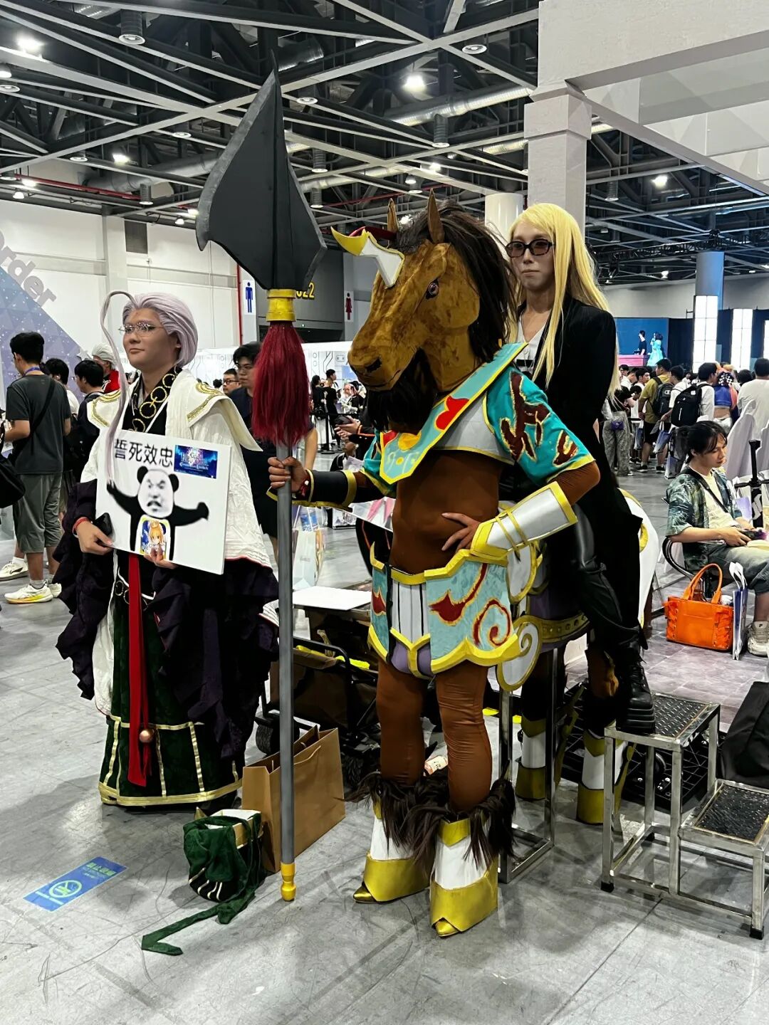 一群穿着制服的人 AI 生成的内容可能不正确。