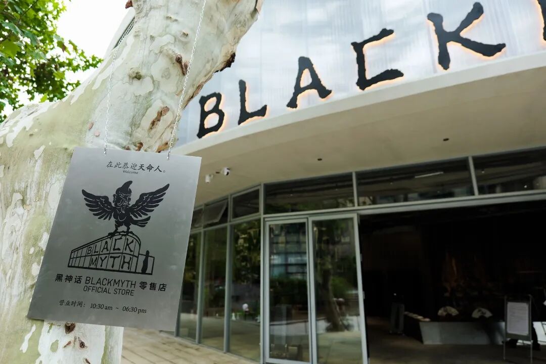 商店外的招牌和玻璃橱窗 AI 生成的内容可能不正确。
