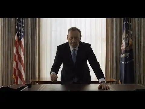 Netflix片头曲的声音是弗兰克·安德伍德敲木头的声音。