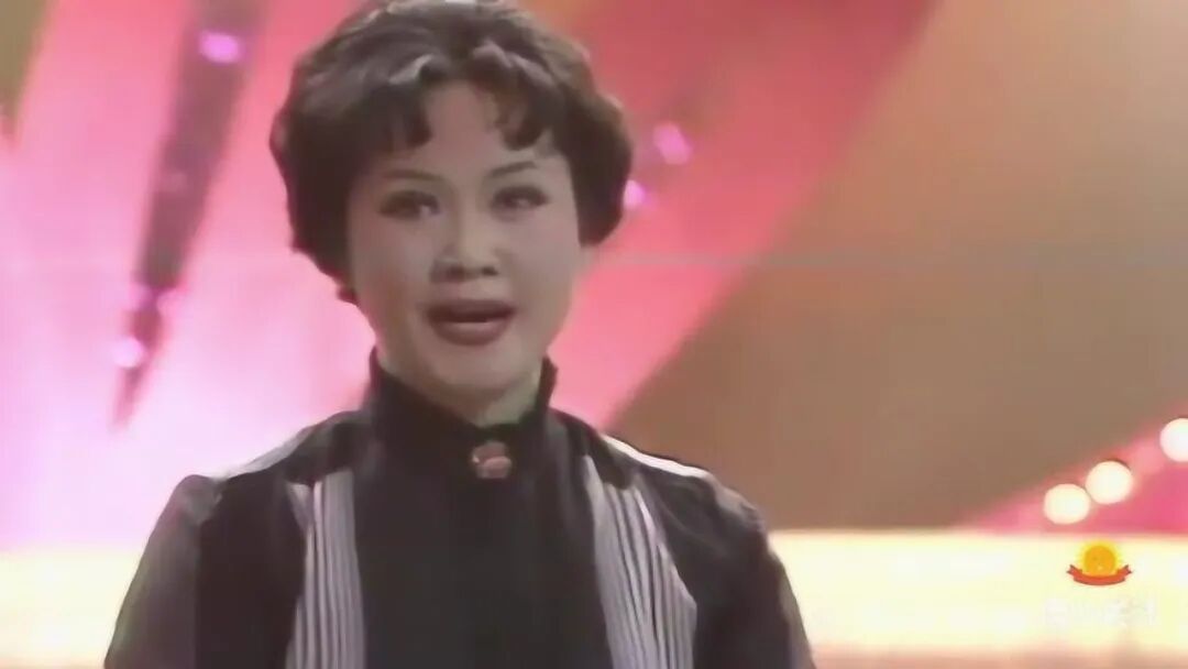 83年春晚姜昆报幕，李谷一演唱《乡恋》，满满的思乡情_腾讯视频