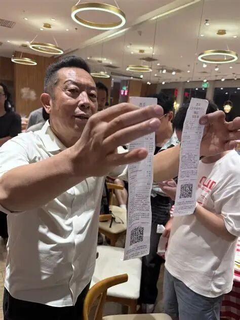 贾国龙将起诉罗永浩：西贝没有任何一道预制菜 明天开始全国门店公开罗永浩菜单让大家品尝监督 | 每日经济网