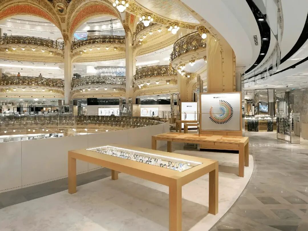 Apple Watch at Galeries Lafayette（图源 Apple）