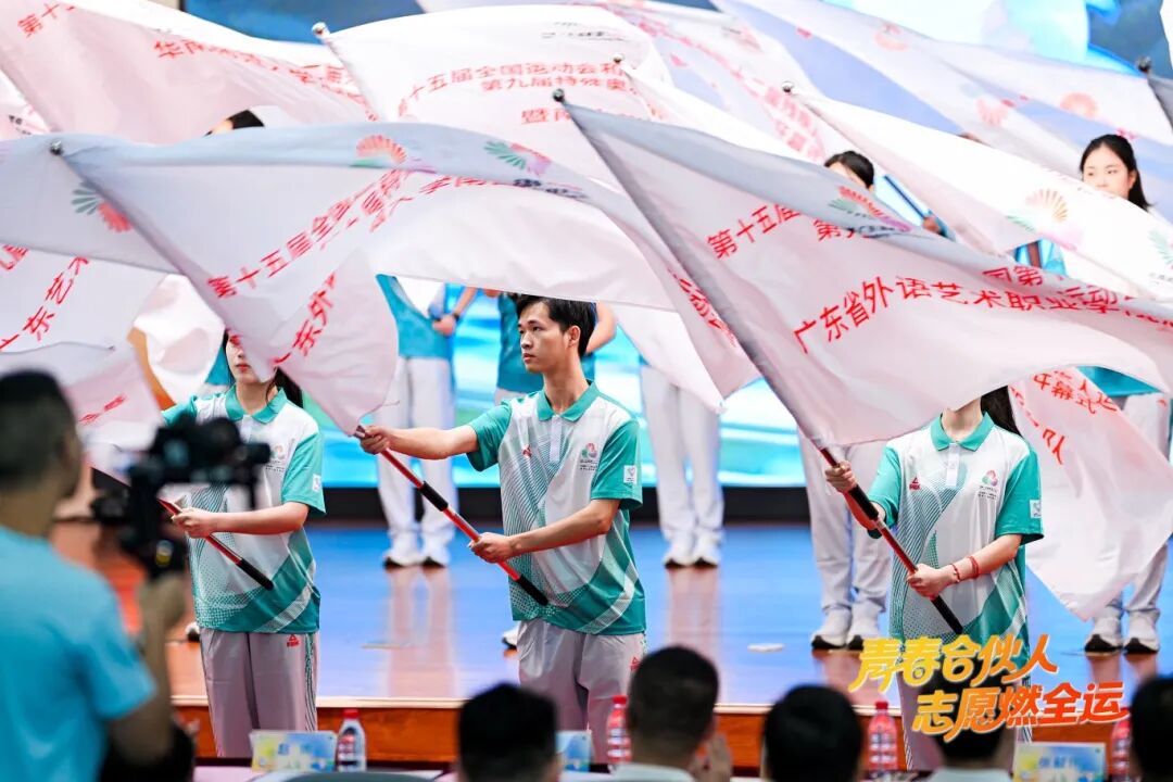 授旗仪式2.JPG