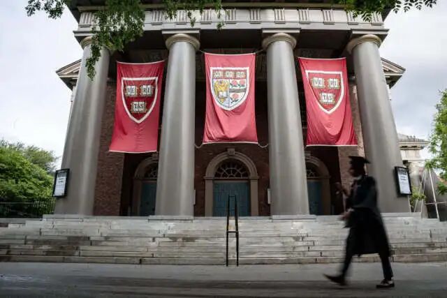 2025年5月24日在美国马萨诸塞州剑桥拍摄的哈佛大学校园。新华社发（朱子于摄）