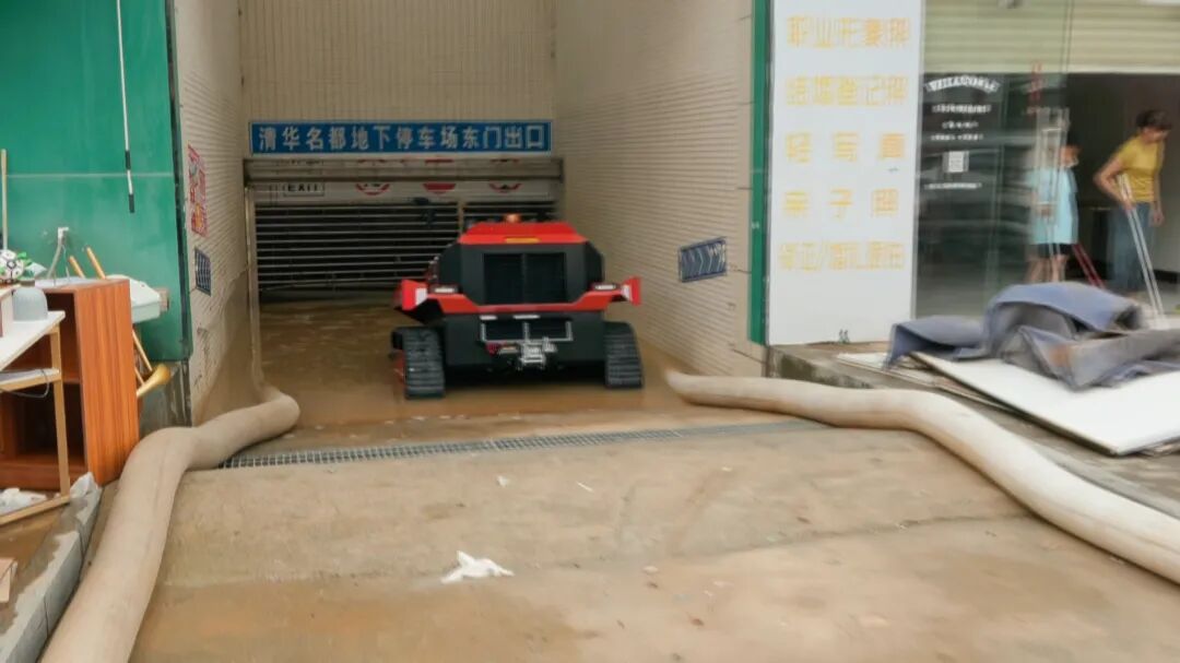 多方力量展开救援555.jpg