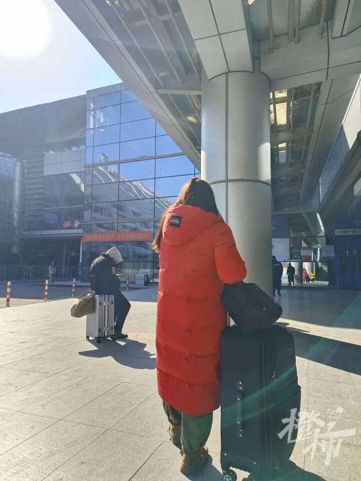 福建寿宁人陈女士与儿子小范.jpg