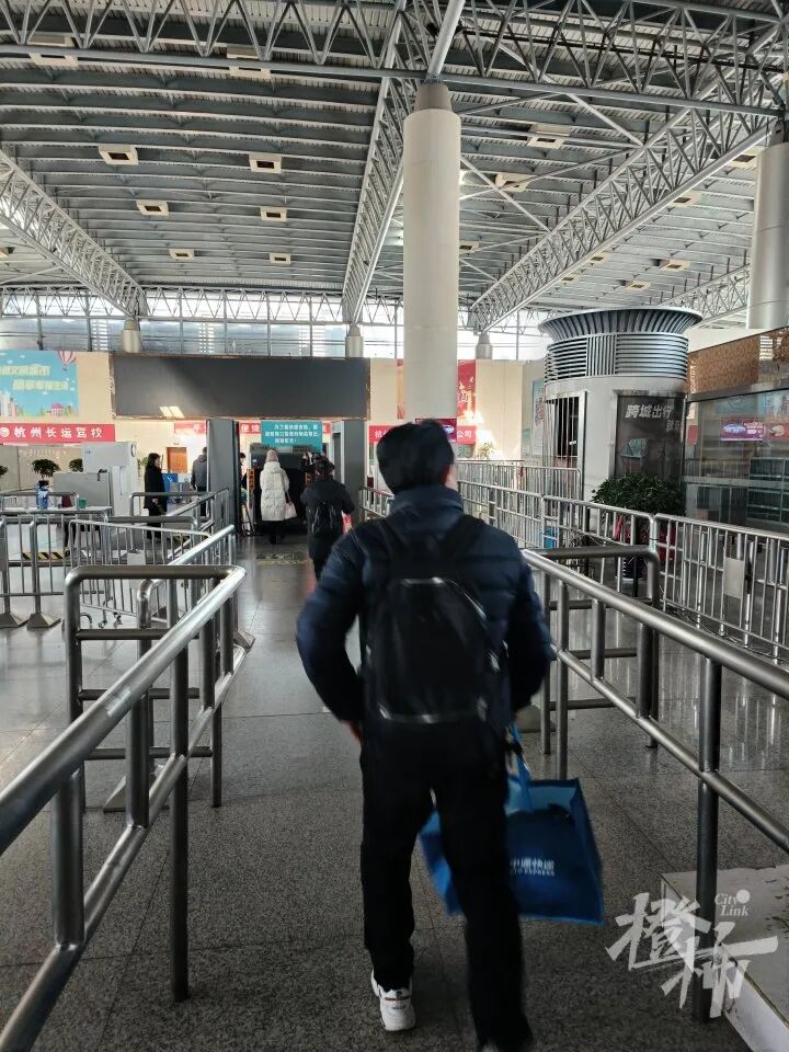 进站.jpg