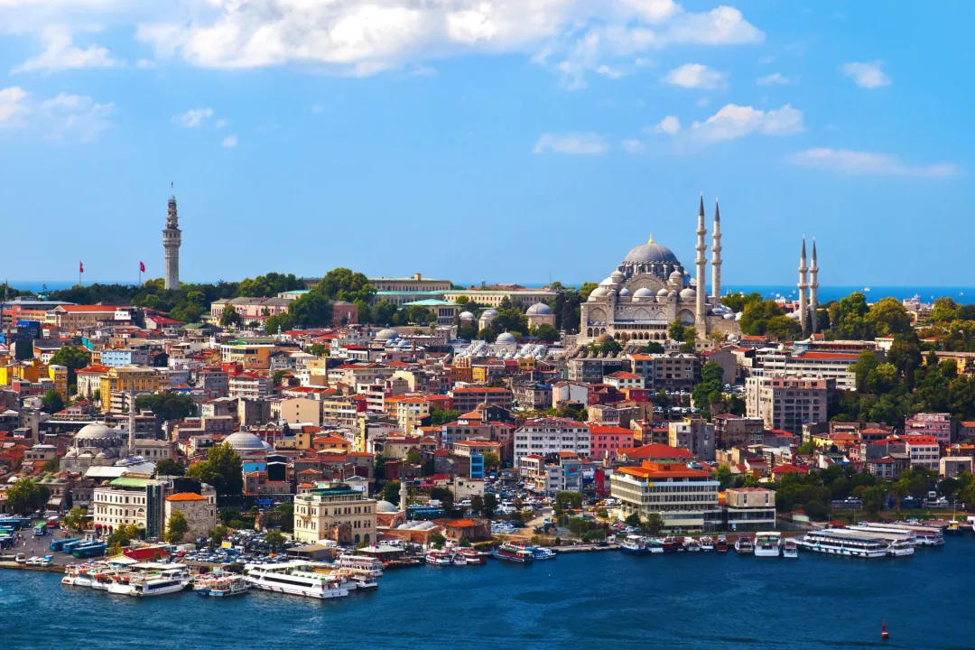 Istanbul Skyline: Majestic Mosques & Vibrant Cityscape of Turkey in HD