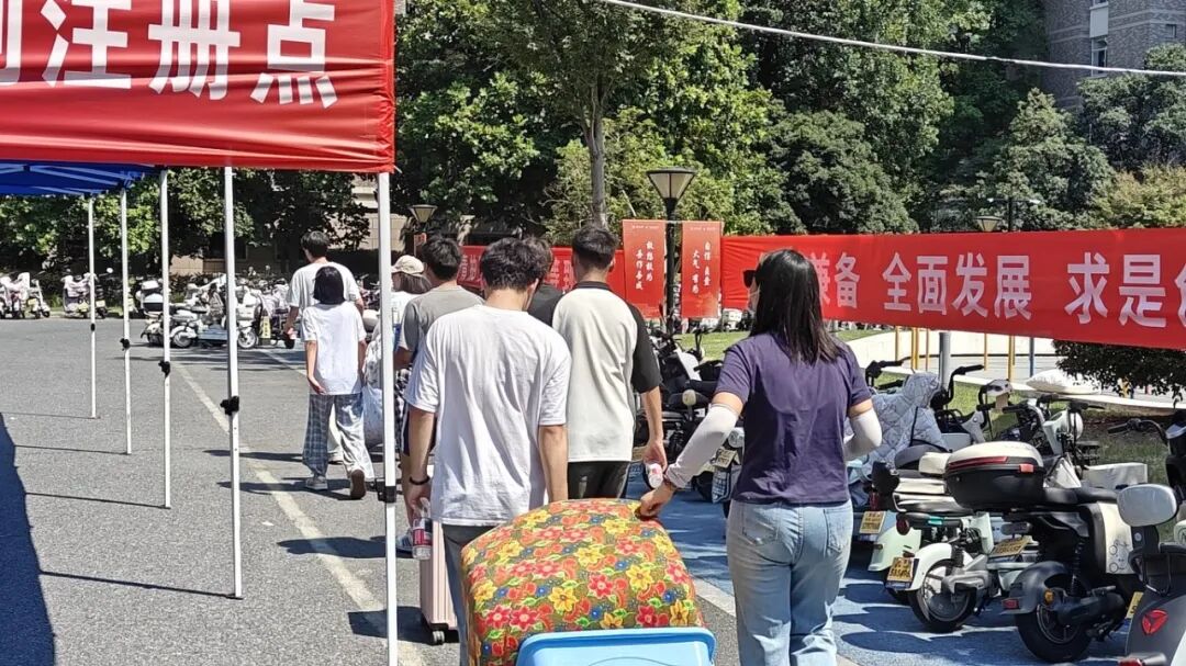 热情迎新.jpg