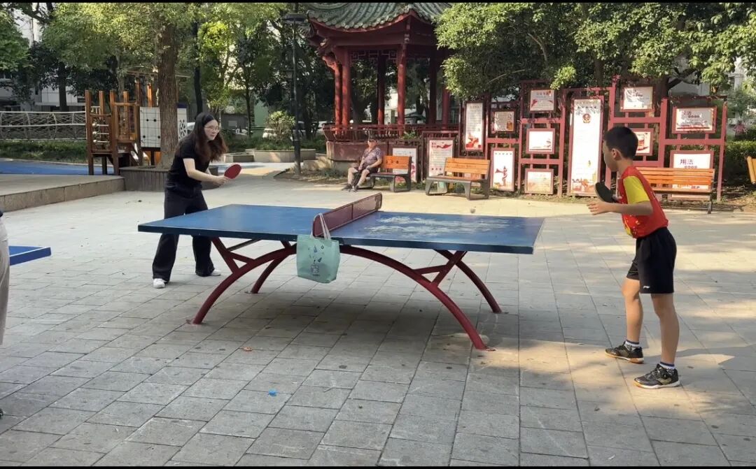四季青中学高清佳乒乓家访.jpg