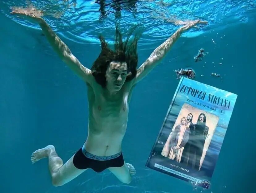 The Russian bookshop cosplaying book covers on Instagram