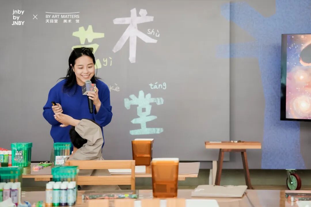 02潘旻老师分享艺术家作品.jpg