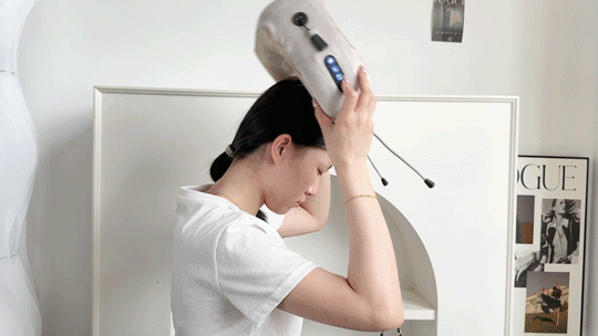 （已用）1戴在脖子上，开启按摩枕.gif