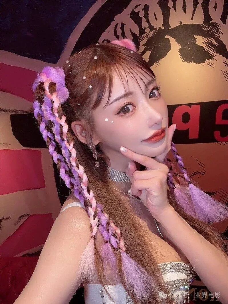 明日花的「交友」范围很广。图撷取自X