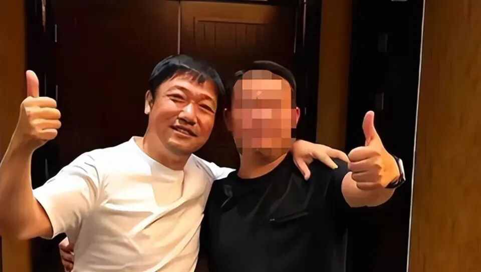 贾冰的酒后翻车给所有人敲响警钟：饭局上的兄弟，未必是真兄弟
