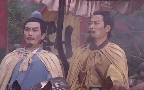 刘备老婆孩子都不要却携民渡江是不是在作秀？_凤凰网