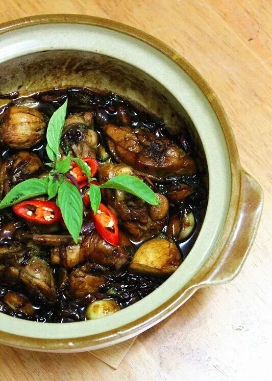 猫兒的天空Eat.Play.Bake: 台式三杯鸡Taiwanese Three-Cup Chicken