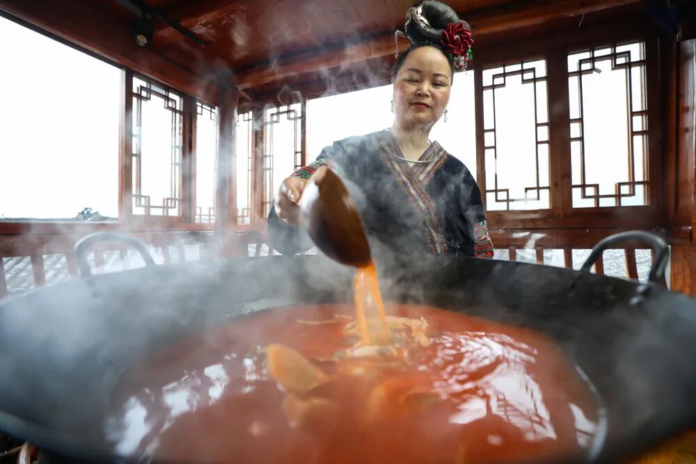 欧洲时报–欧时网-欧时大参-贵州酸汤鱼：食酸人，嗜酸魂