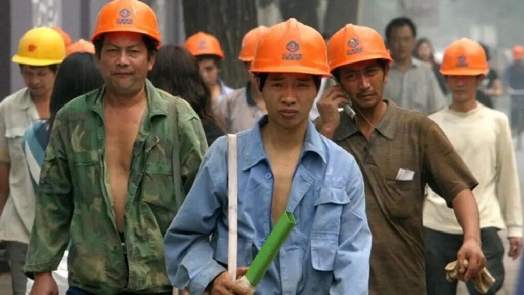 官方报告：中国农民工2.85亿人月均收入4072元