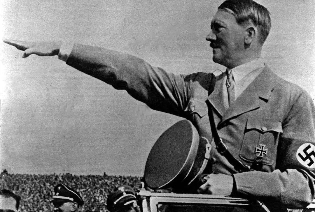 Hitler-malerier på auksjon i Sverige – E24