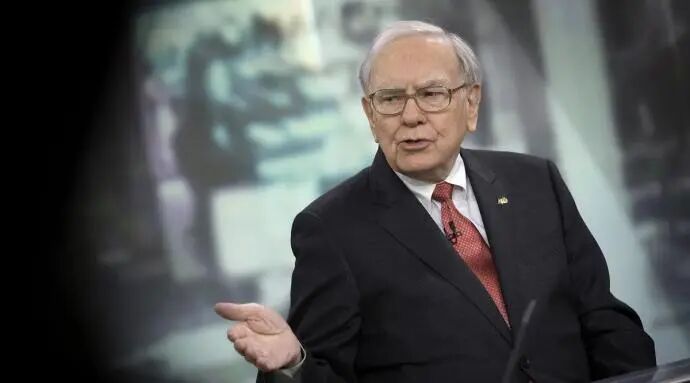 美元大幅贬值很可怕” 巴菲特点名这货币加大投资