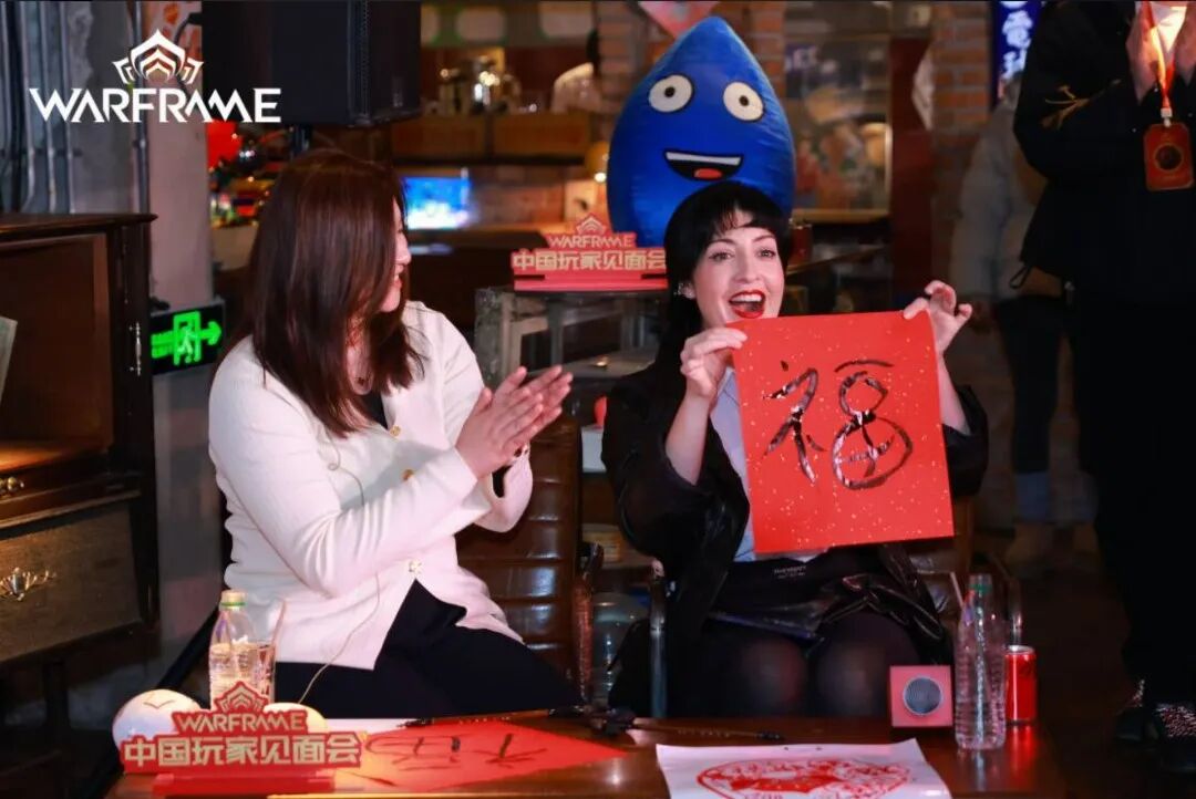 图片包含 人, 室内, 桌子, 小孩 AI 生成的内容可能不正确。