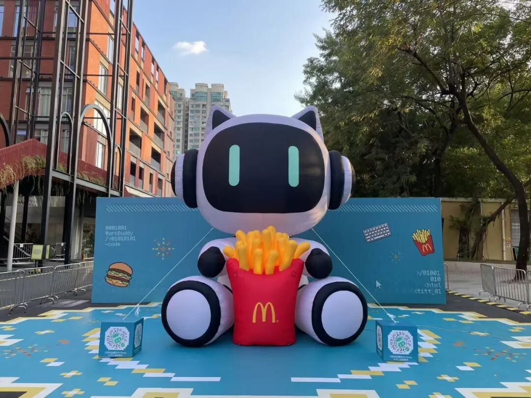 5米高的巨型Buddy