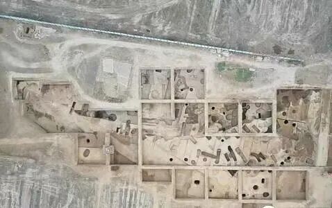 △镐京遗址西周大型夯土建筑基址发掘现场俯瞰图