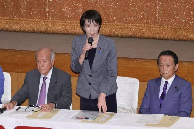自民党总裁高市早苗10月14日在自民党两院议员恳谈会上发言。图自日媒