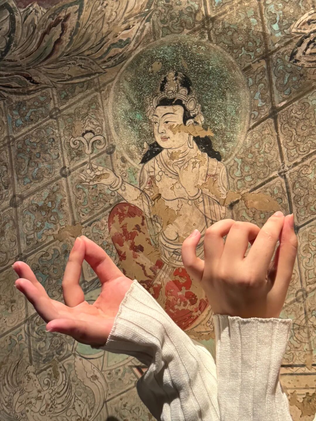 壁画手势打卡机位1.jpg