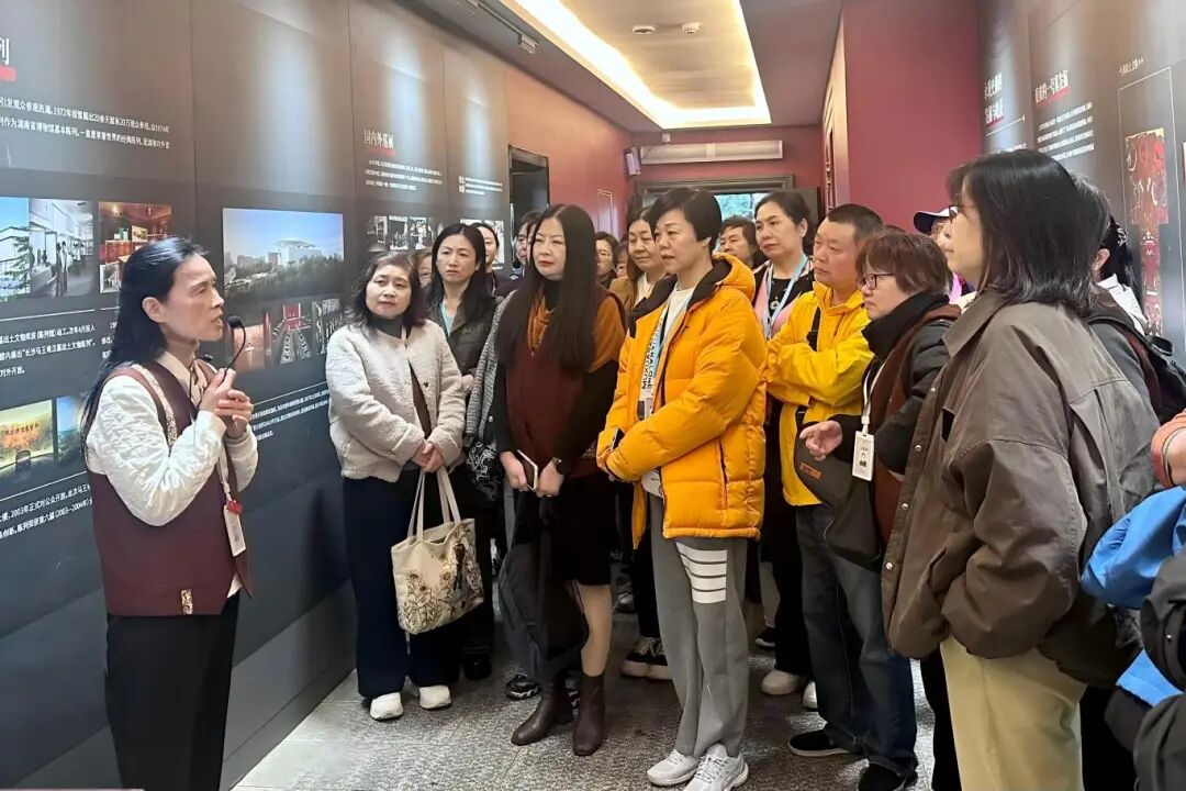图11：马王堆墓坑遗址实地参观学习.jpg