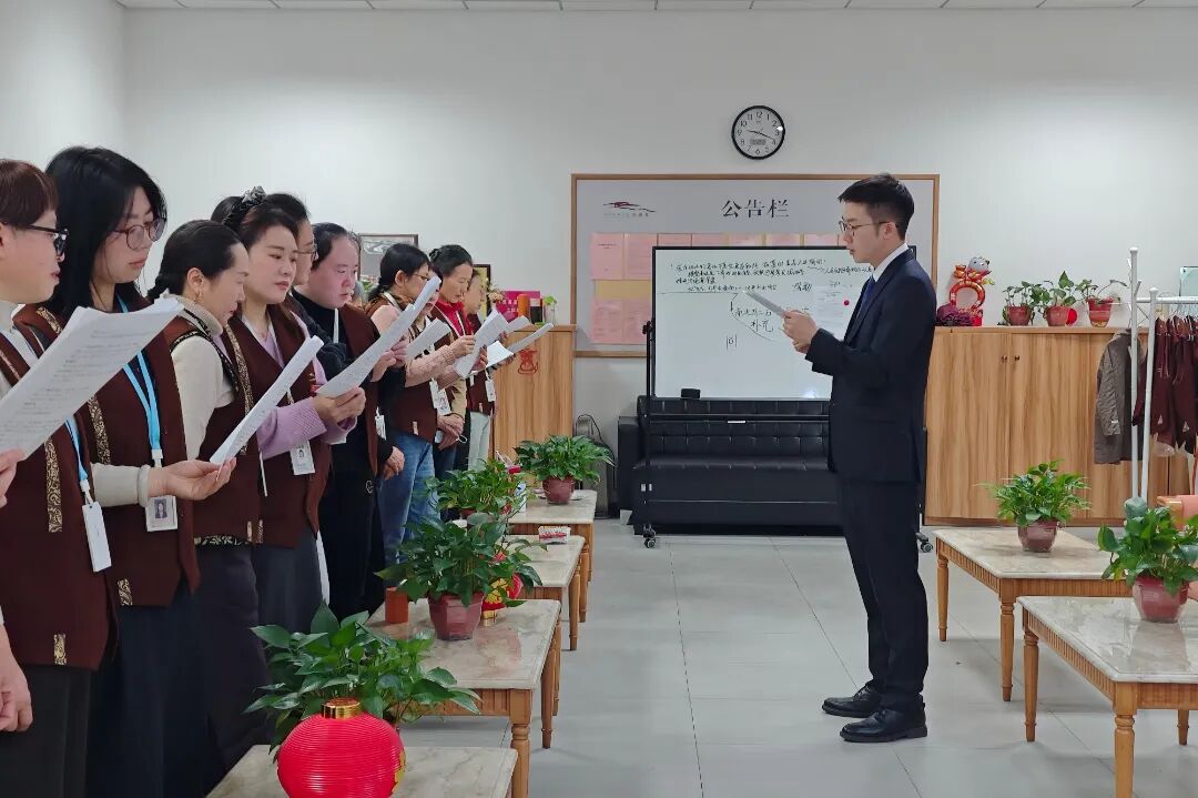 图2：志愿者每日晨会.jpg