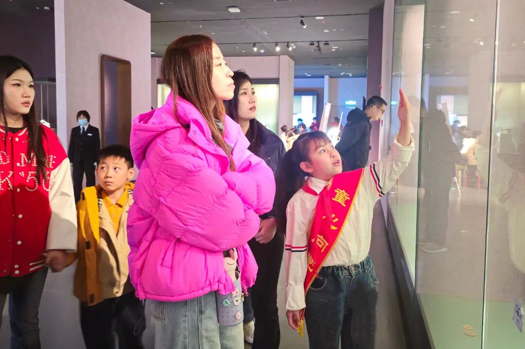 图13：童心向党展厅宣讲.jpg
