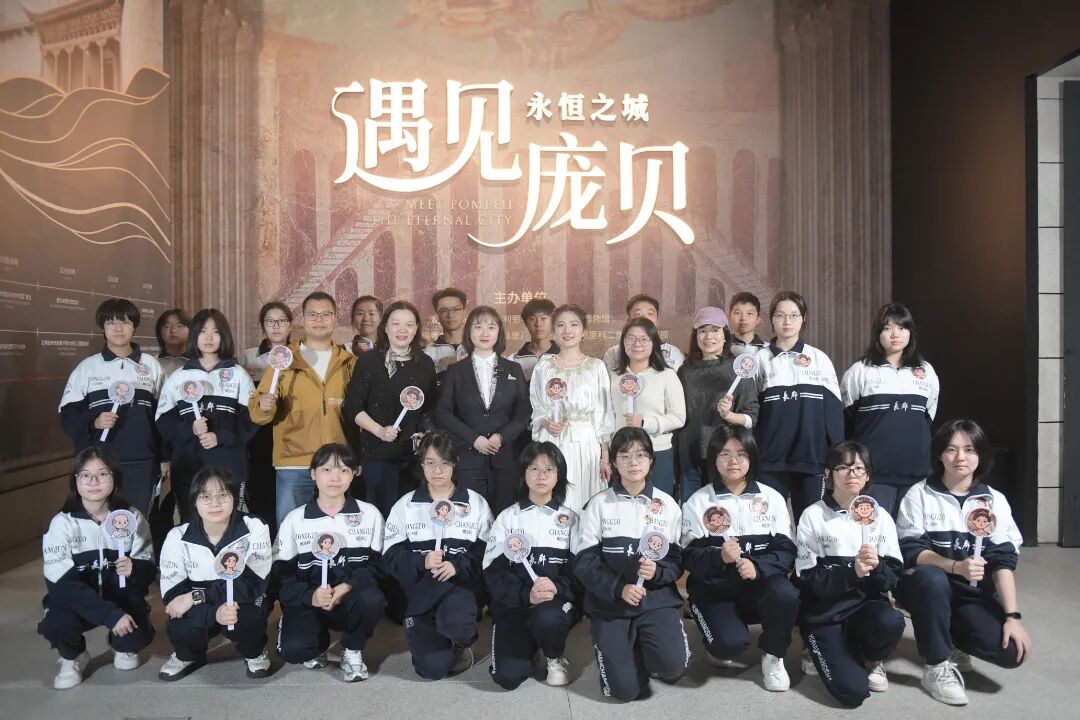 3.师生合照.jpg