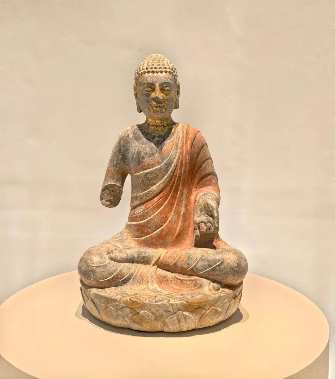 贴金彩绘佛坐像.jpg