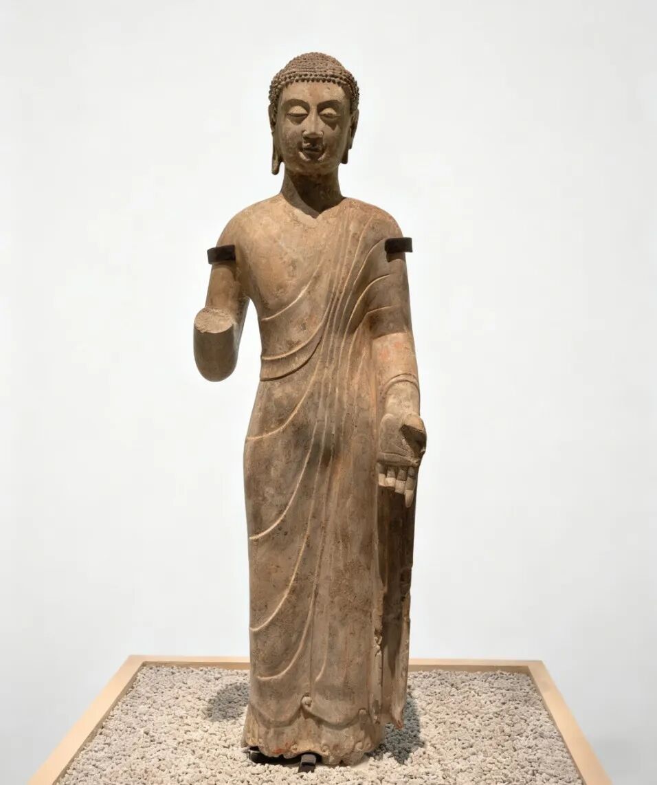 彩绘佛立像.png