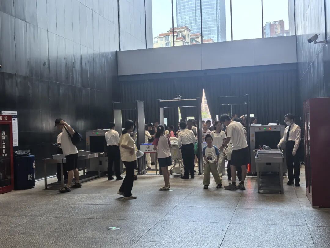 玻璃幕墙隔热防晒膜.jpg