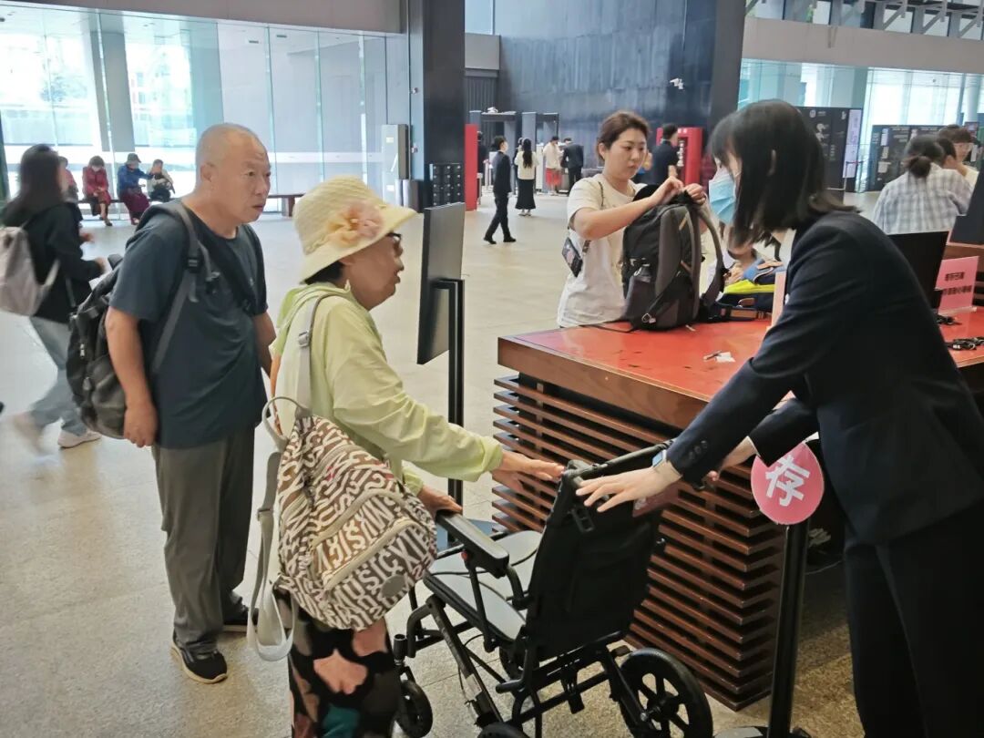 09轮椅免费租赁.jpg