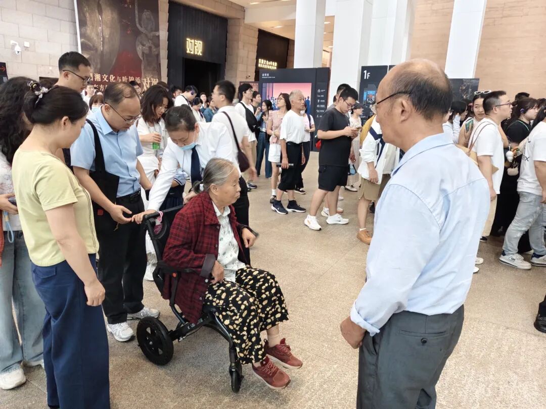 为特殊观众提供关爱服务.jpg