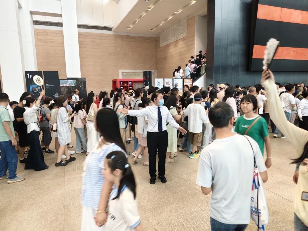 开馆时参观秩序维护.jpg