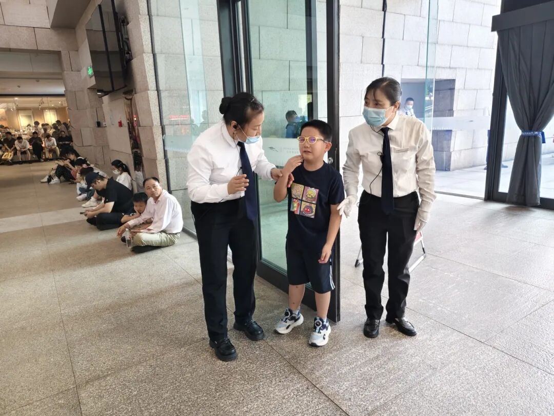 帮助小朋友寻找家长.jpg